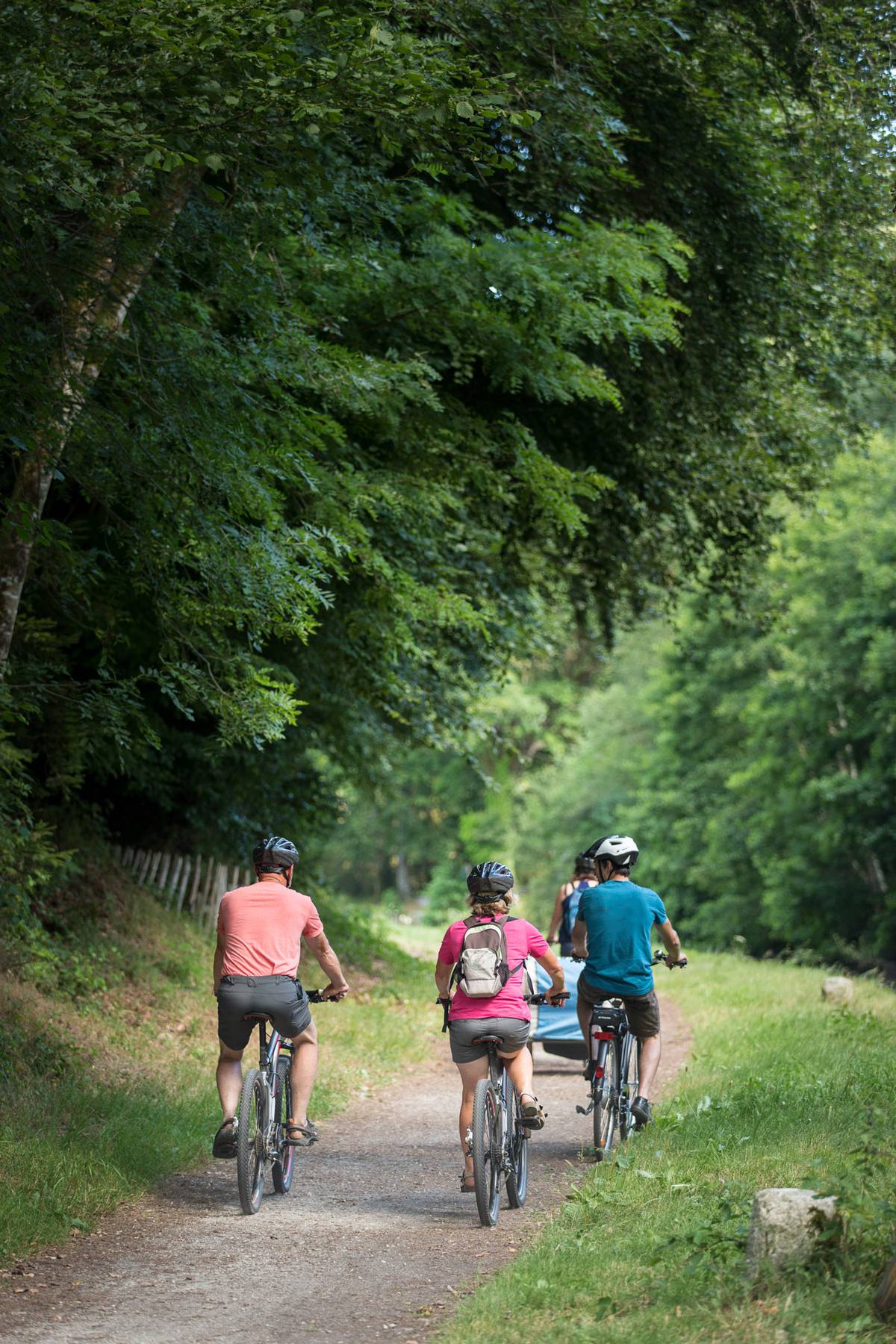 Découvrez le canal de Nantes à Brest à vélo en toute liberté