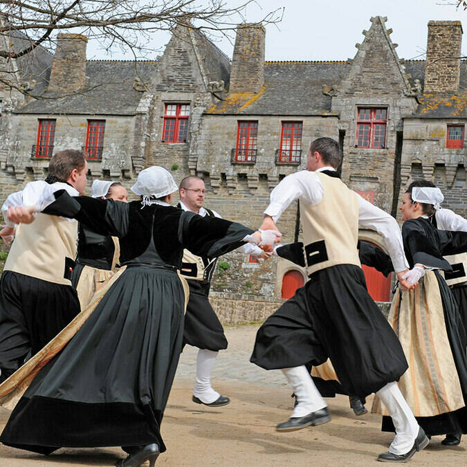 Les danseurs de Kerlenn Pondi © Pontivy communauté